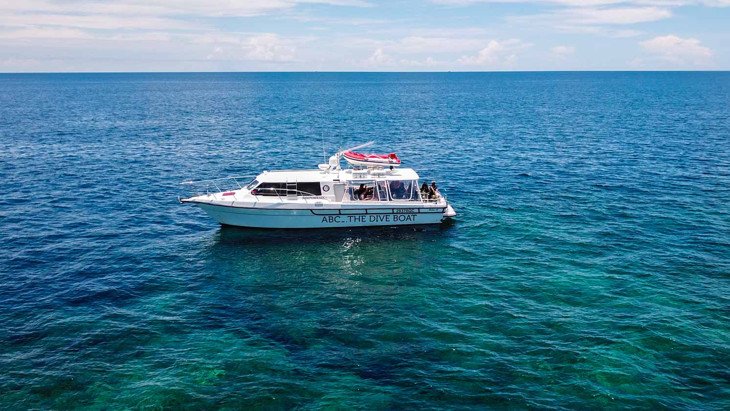 Great Barrier Reef Luxury Cruises and Port Douglas Private Boat Charter